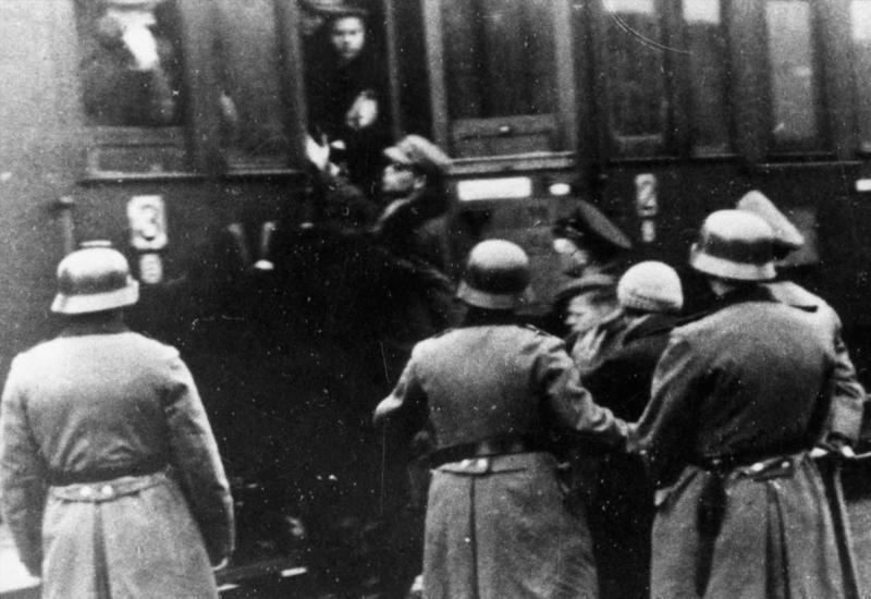 „Kontaminierte Landschaften“ : Die Ordnungspolizei als Holocaust-Akteur nach dem Überfall auf die Sowjetunion im Sommer 1941 „Kontaminierte Landschaften“ : Die Ordnungspolizei als Holocaust-Akteur nach dem Überfall auf die Sowjetunion im Sommer 1941