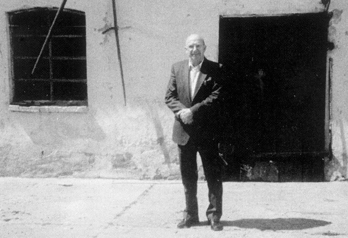 В 1985 году Алан Эдвардс посетил Гросс Голбкау и сфотографировался у хлева, в котором пряталась Сара